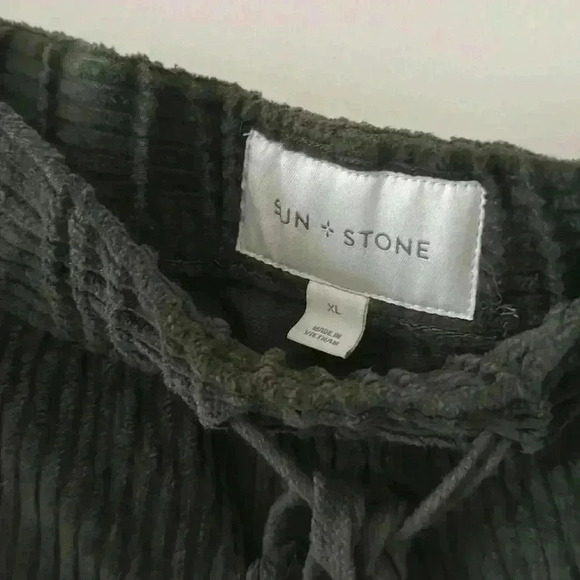 Jogger pants in olive color - Picture 3 of 5